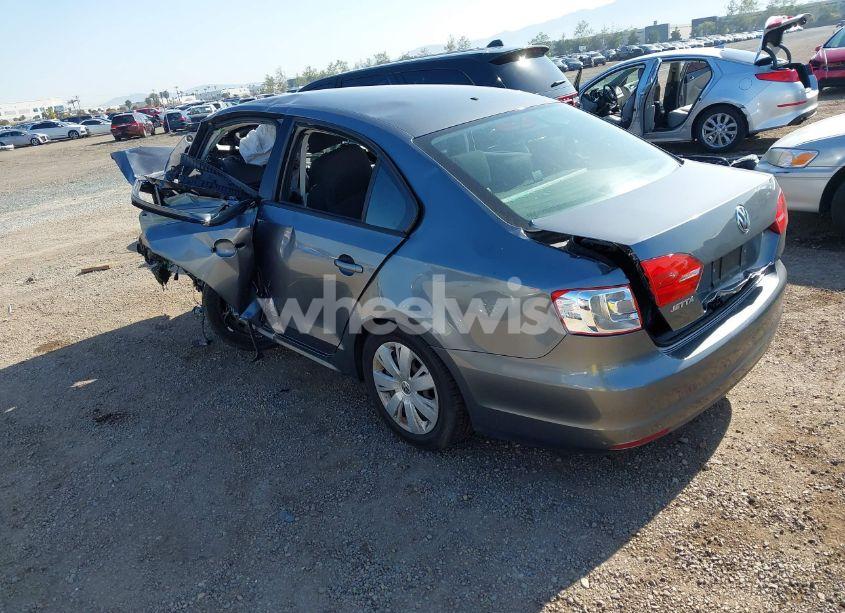 Photo 3 of 2013 Volkswagen Jetta 2.0L S (VIN 3VW2K7AJ6DM366466)