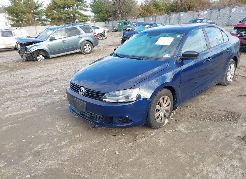 Photo 2 of 2013 Volkswagen Jetta 2.0L S (VIN 3VW2K7AJ6DM369299)