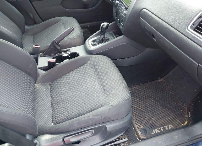 Photo 5 of 2013 Volkswagen Jetta 2.0L S (VIN 3VW2K7AJ6DM369299)