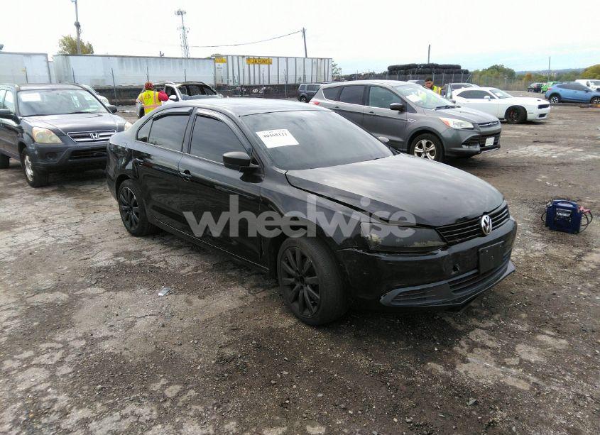 2013 Volkswagen Jetta 2.0L S (VIN 3VW2K7AJ6DM431882) main photo