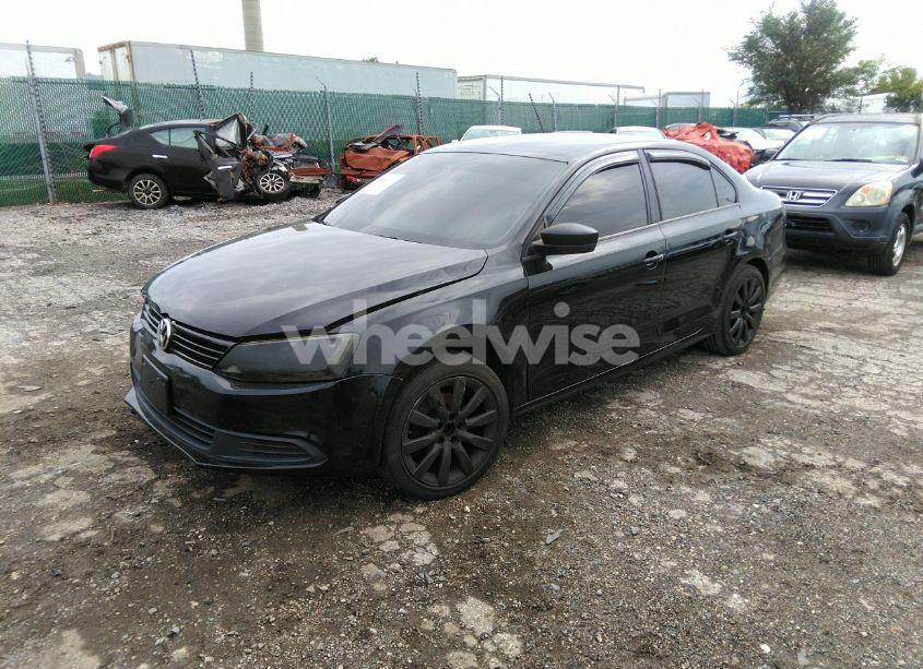 Photo 2 of 2013 Volkswagen Jetta 2.0L S (VIN 3VW2K7AJ6DM431882)