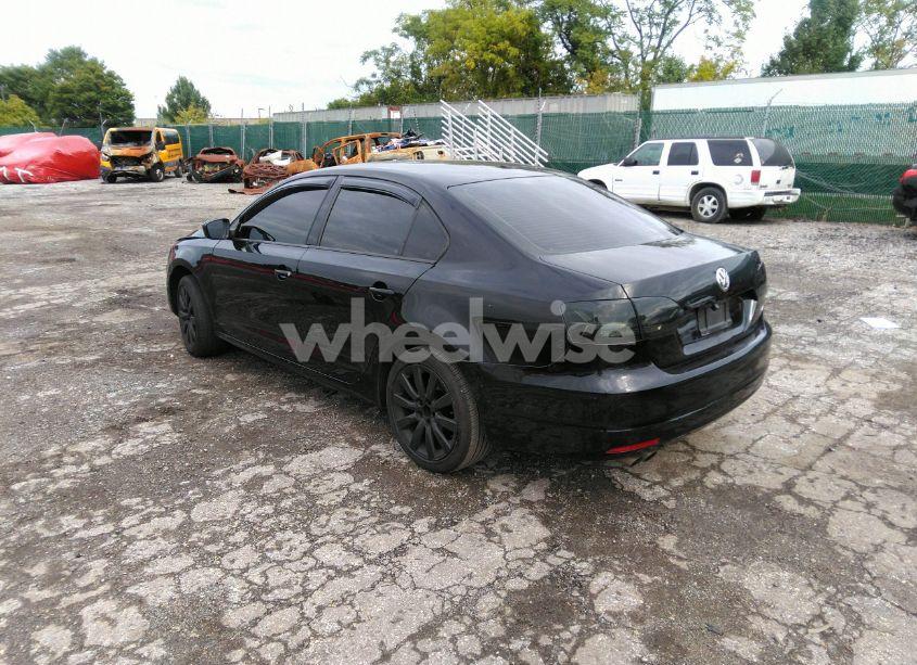 Photo 3 of 2013 Volkswagen Jetta 2.0L S (VIN 3VW2K7AJ6DM431882)