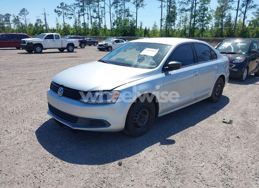 Photo 2 of 2014 Volkswagen Jetta 2.0L S (VIN 3VW2K7AJ6EM220778)