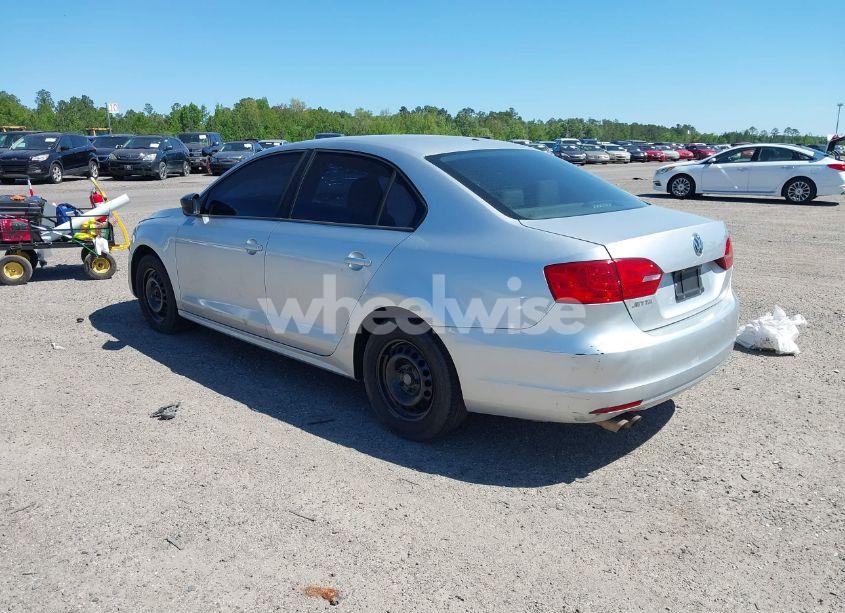 Photo 3 of 2014 Volkswagen Jetta 2.0L S (VIN 3VW2K7AJ6EM220778)