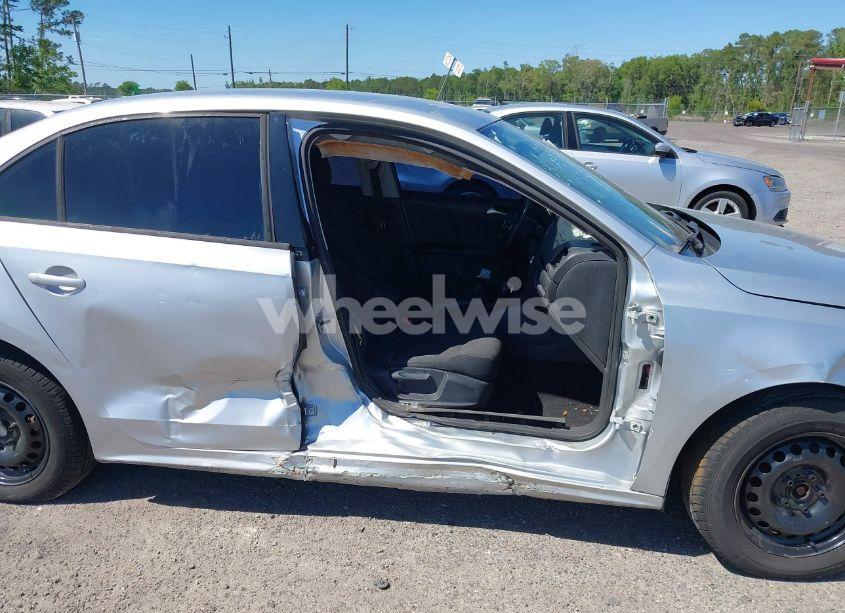 Photo 6 of 2014 Volkswagen Jetta 2.0L S (VIN 3VW2K7AJ6EM220778)