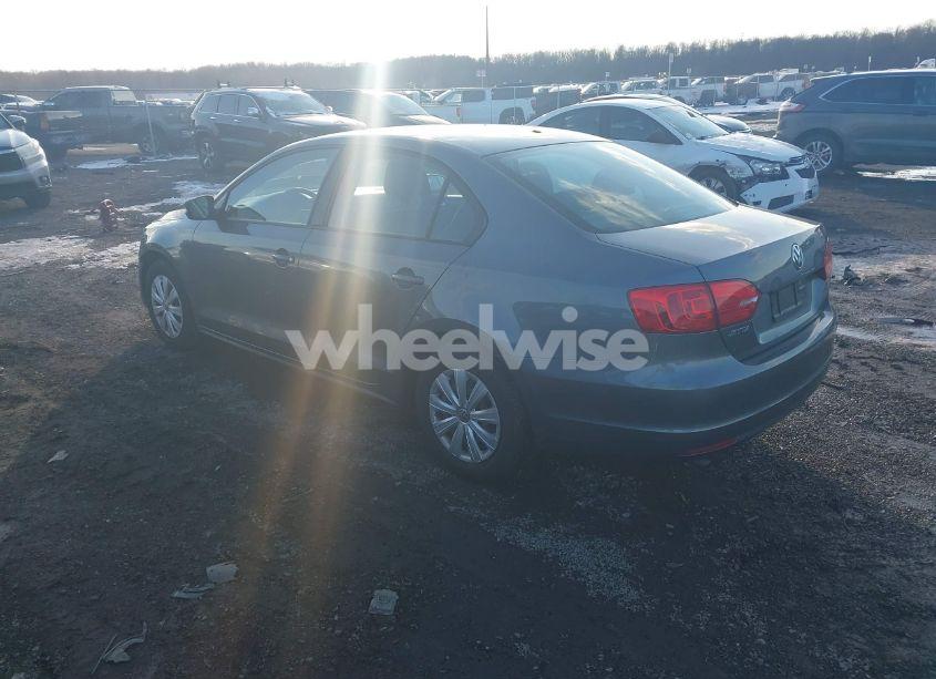 Photo 3 of 2014 Volkswagen Jetta 2.0L S (VIN 3VW2K7AJ6EM232350)