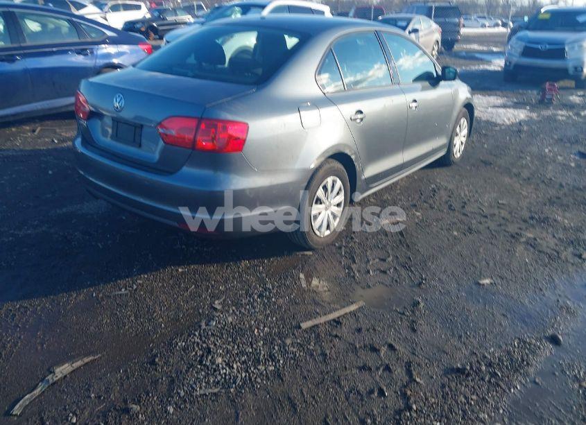 Photo 4 of 2014 Volkswagen Jetta 2.0L S (VIN 3VW2K7AJ6EM232350)
