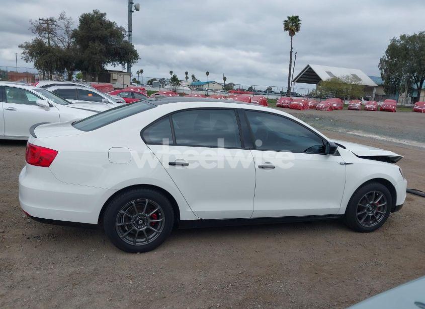 Photo 13 of 2014 Volkswagen Jetta 2.0L S (VIN 3VW2K7AJ6EM233000)