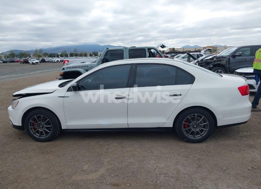 Photo 14 of 2014 Volkswagen Jetta 2.0L S (VIN 3VW2K7AJ6EM233000)