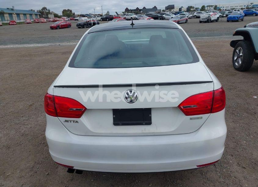 Photo 16 of 2014 Volkswagen Jetta 2.0L S (VIN 3VW2K7AJ6EM233000)
