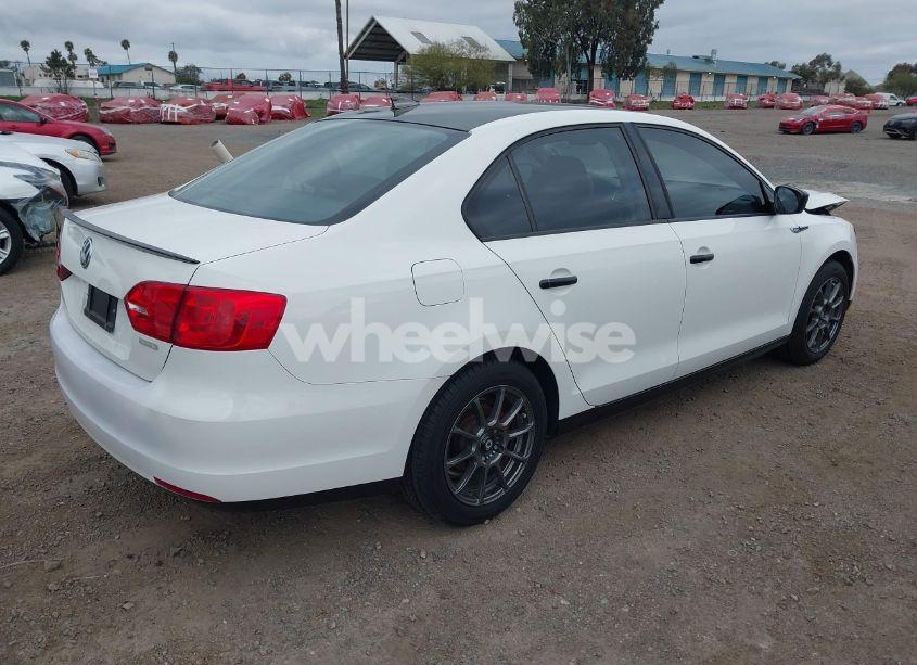 Photo 4 of 2014 Volkswagen Jetta 2.0L S (VIN 3VW2K7AJ6EM233000)