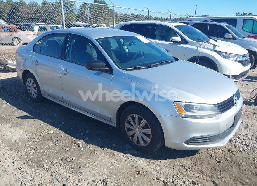 2014 Volkswagen Jetta 2.0L S (VIN 3VW2K7AJ6EM304843) main photo
