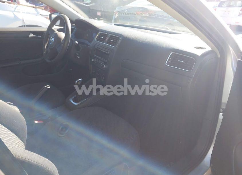 Photo 5 of 2014 Volkswagen Jetta 2.0L S (VIN 3VW2K7AJ6EM304843)