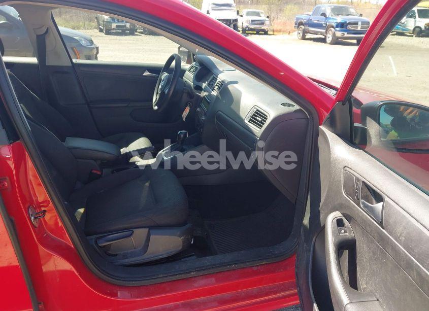 Photo 5 of 2014 Volkswagen Jetta 2.0L S (VIN 3VW2K7AJ6EM305345)