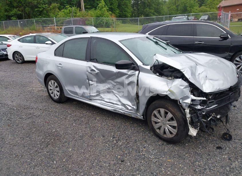 2014 Volkswagen Jetta 2.0L S (VIN 3VW2K7AJ6EM327684) main photo