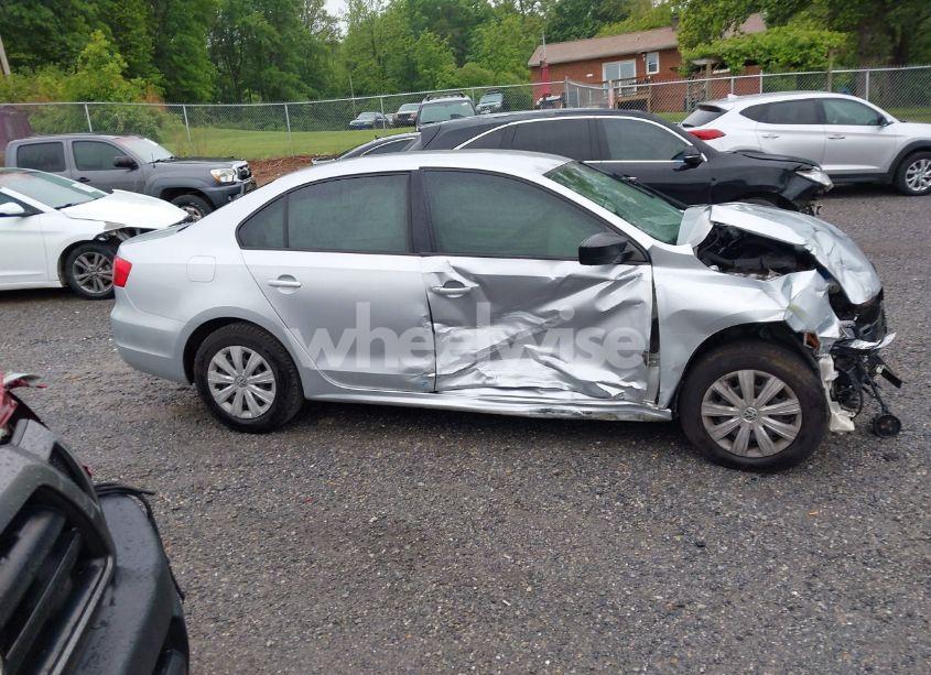 Photo 13 of 2014 Volkswagen Jetta 2.0L S (VIN 3VW2K7AJ6EM327684)