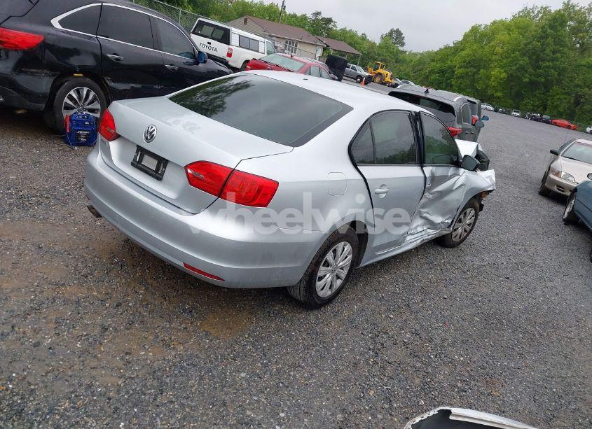 Photo 4 of 2014 Volkswagen Jetta 2.0L S (VIN 3VW2K7AJ6EM327684)