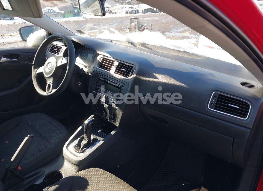 Photo 5 of 2014 Volkswagen Jetta 2.0L S (VIN 3VW2K7AJ6EM375959)