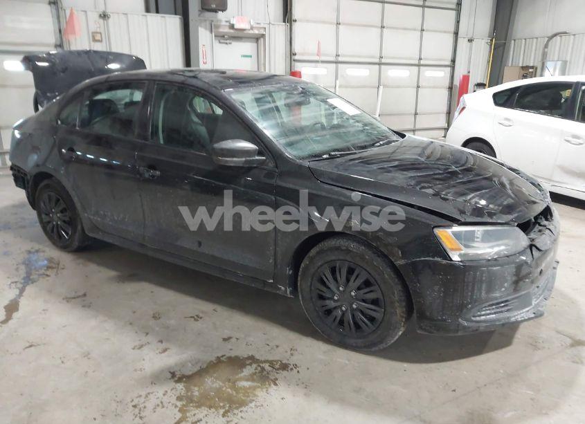 2014 Volkswagen Jetta 2.0L S (VIN 3VW2K7AJ6EM434072) main photo