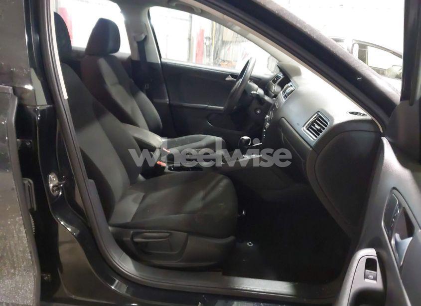 Photo 5 of 2014 Volkswagen Jetta 2.0L S (VIN 3VW2K7AJ6EM434072)