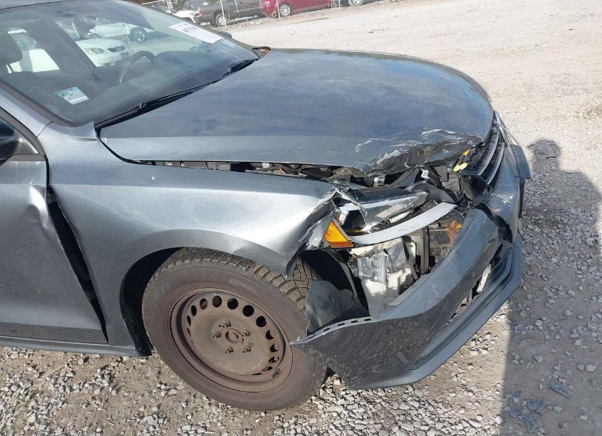 Photo 6 of 2015 Volkswagen Jetta 2.0L S (VIN 3VW2K7AJ6FM293618)