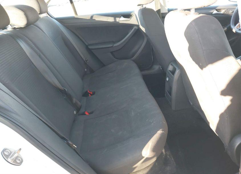 Photo 8 of 2015 Volkswagen Jetta 2.0L S (VIN 3VW2K7AJ6FM404555)
