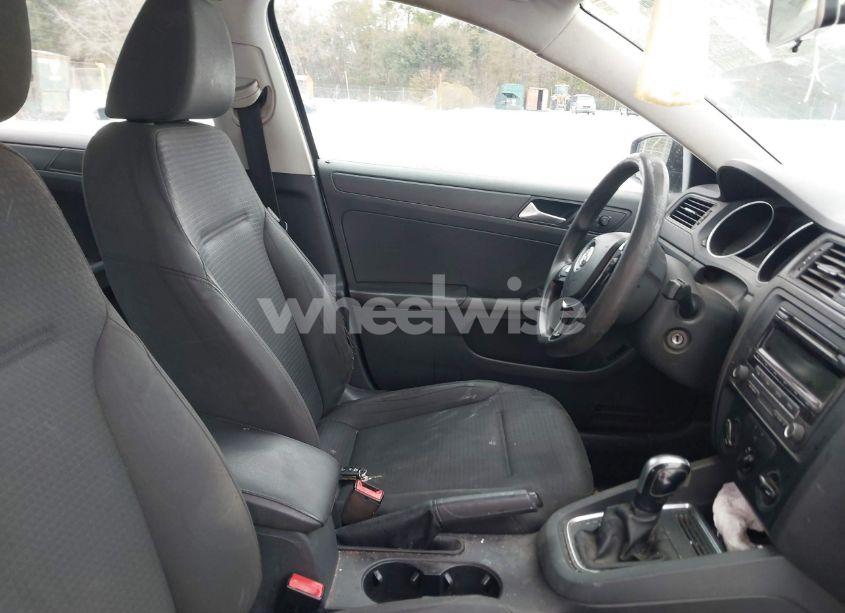 Photo 5 of 2015 Volkswagen Jetta 2.0L S (VIN 3VW2K7AJ6FM413837)