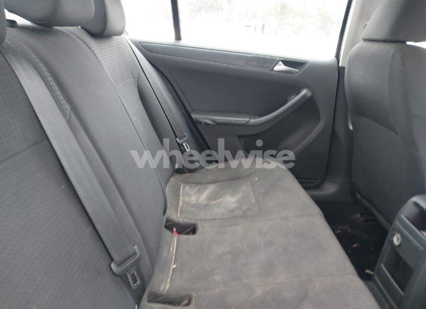 Photo 8 of 2015 Volkswagen Jetta 2.0L S (VIN 3VW2K7AJ6FM413837)