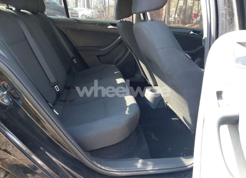 Photo 8 of 2011 Volkswagen Jetta 2.0L S (VIN 3VW2K7AJ7BM066044)
