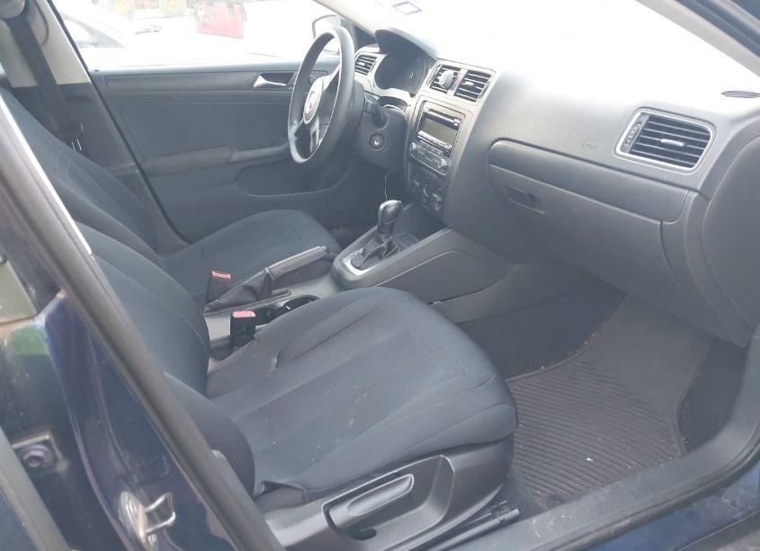 Photo 5 of 2011 Volkswagen Jetta 2.0L S (VIN 3VW2K7AJ7BM086309)