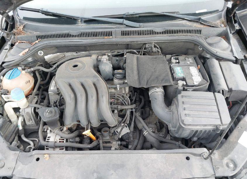 Photo 10 of 2011 Volkswagen Jetta 2.0L S (VIN 3VW2K7AJ7BM089548)