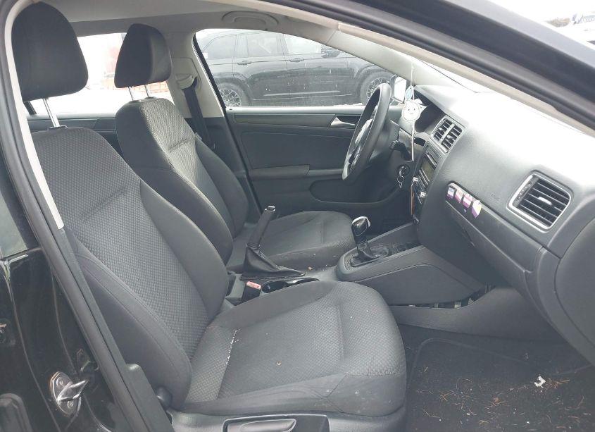 Photo 5 of 2011 Volkswagen Jetta 2.0L S (VIN 3VW2K7AJ7BM089548)