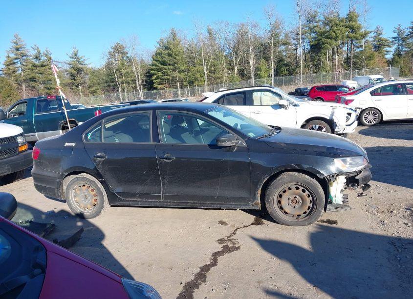 Photo 14 of 2011 Volkswagen Jetta 2.0L S (VIN 3VW2K7AJ7BM357854)