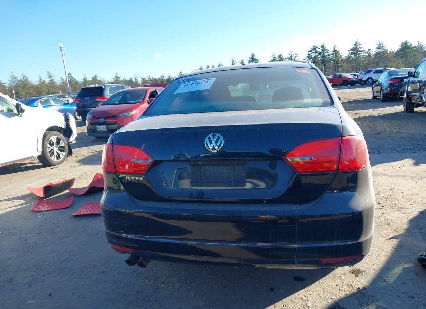 Photo 17 of 2011 Volkswagen Jetta 2.0L S (VIN 3VW2K7AJ7BM357854)