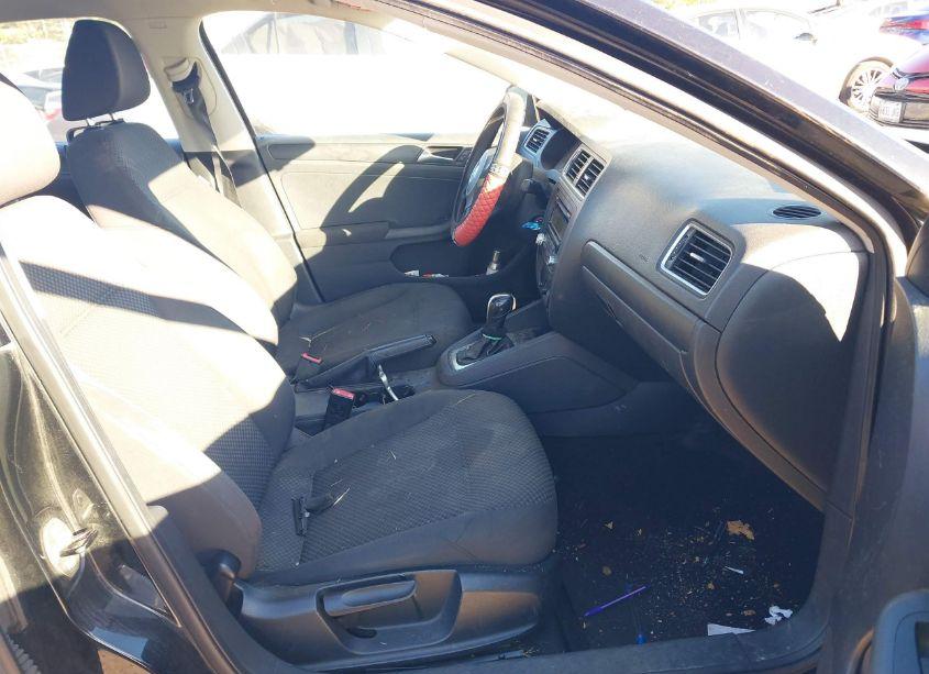 Photo 5 of 2011 Volkswagen Jetta 2.0L S (VIN 3VW2K7AJ7BM357854)