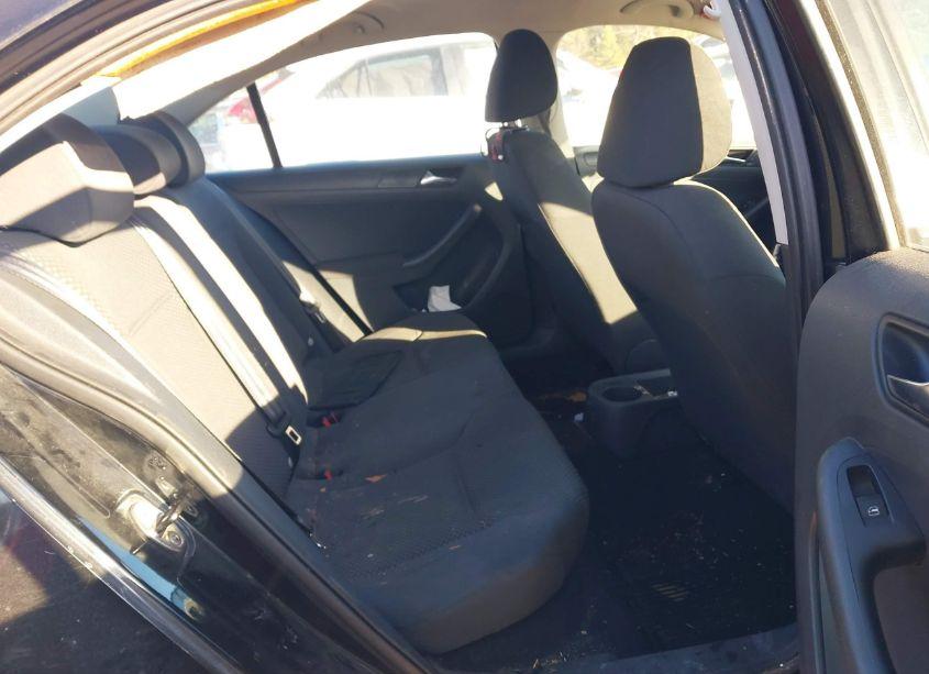 Photo 8 of 2011 Volkswagen Jetta 2.0L S (VIN 3VW2K7AJ7BM357854)