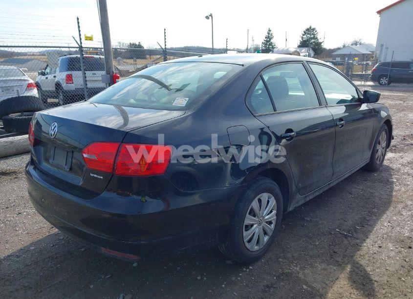 Photo 4 of 2011 Volkswagen Jetta 2.0L S (VIN 3VW2K7AJ7BM374332)