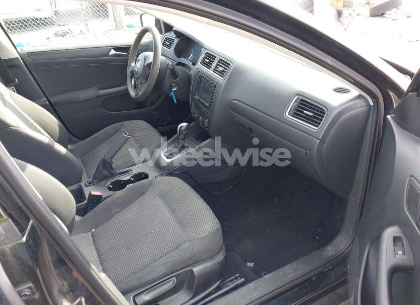 Photo 5 of 2011 Volkswagen Jetta 2.0L S (VIN 3VW2K7AJ7BM374332)