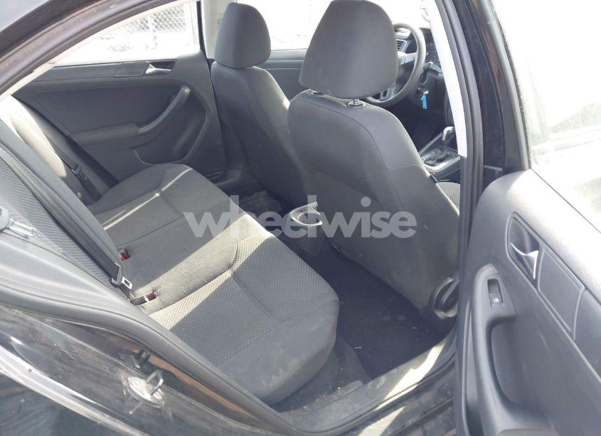 Photo 8 of 2011 Volkswagen Jetta 2.0L S (VIN 3VW2K7AJ7BM374332)