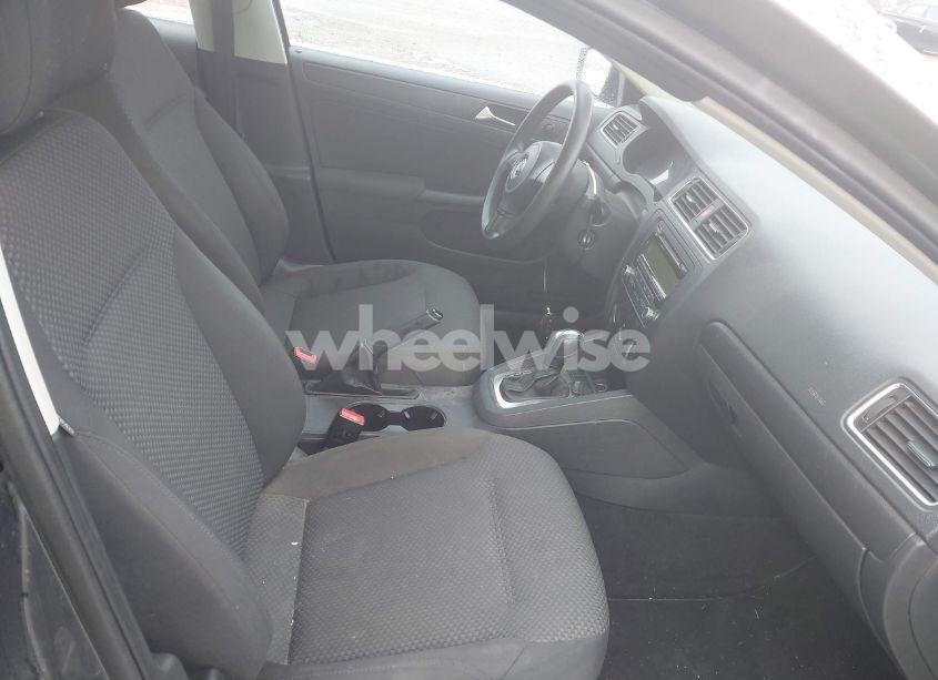 Photo 5 of 2011 Volkswagen Jetta 2.0L S (VIN 3VW2K7AJ7BM374847)