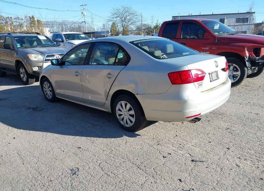 Photo 3 of 2011 Volkswagen Jetta 2.0L S (VIN 3VW2K7AJ7BM390238)