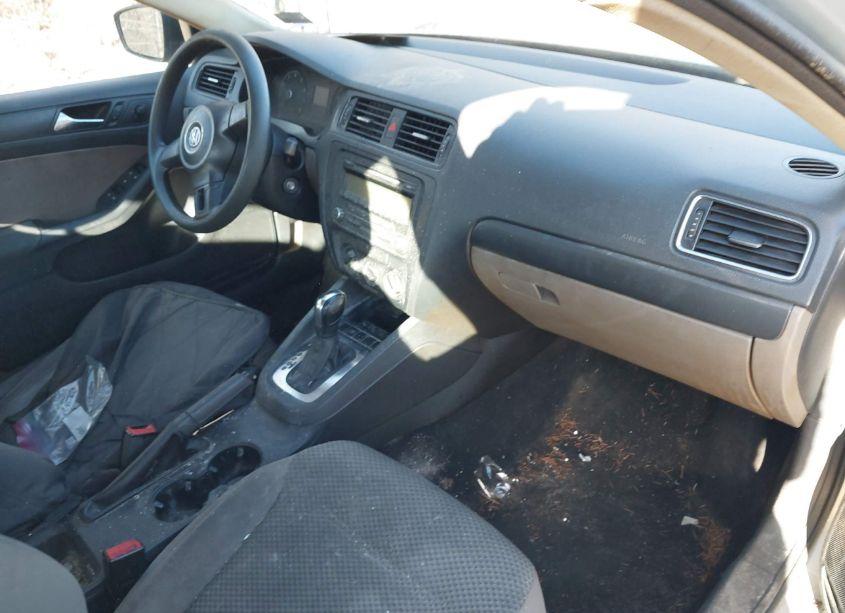 Photo 5 of 2011 Volkswagen Jetta 2.0L S (VIN 3VW2K7AJ7BM390238)