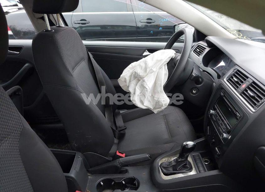 Photo 5 of 2012 Volkswagen Jetta 2.0L S (VIN 3VW2K7AJ7CM326976)