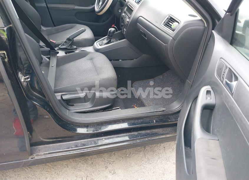 Photo 5 of 2012 Volkswagen Jetta 2.0L S (VIN 3VW2K7AJ7CM393562)