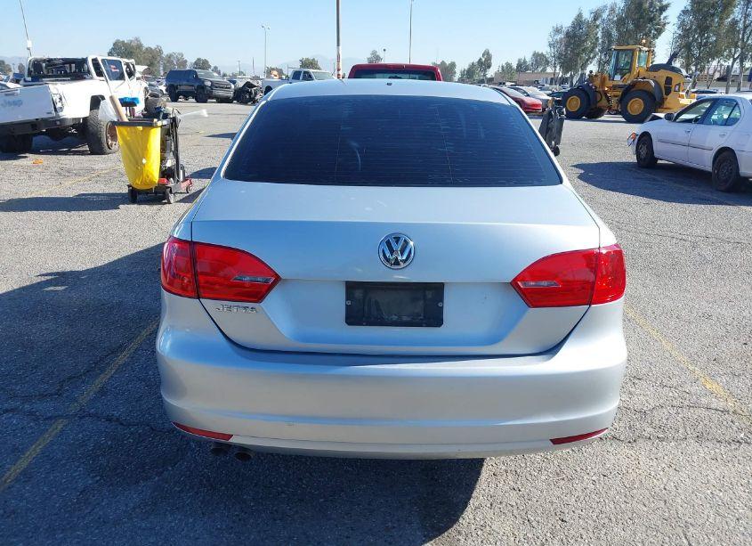 Photo 16 of 2013 Volkswagen Jetta 2.0L BASE/2.0L S (VIN 3VW2K7AJ7DM450201)