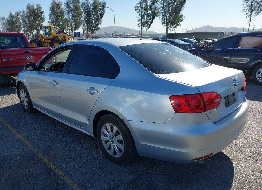 Photo 3 of 2013 Volkswagen Jetta 2.0L BASE/2.0L S (VIN 3VW2K7AJ7DM450201)