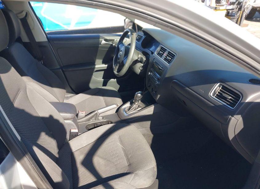 Photo 5 of 2013 Volkswagen Jetta 2.0L BASE/2.0L S (VIN 3VW2K7AJ7DM450201)