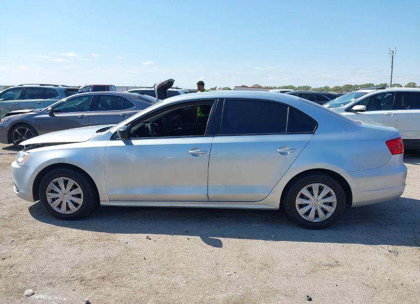 Photo 14 of 2014 Volkswagen Jetta 2.0L S (VIN 3VW2K7AJ7EM301157)