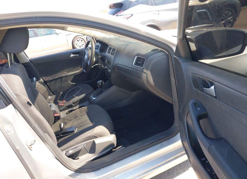 Photo 5 of 2014 Volkswagen Jetta 2.0L S (VIN 3VW2K7AJ7EM301157)