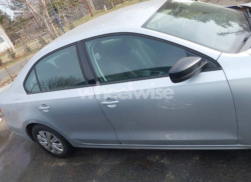 Photo 13 of 2014 Volkswagen Jetta 2.0L S (VIN 3VW2K7AJ7EM313535)